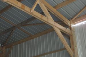 hangar agricole en bois avec bardage et couverture en bac acier