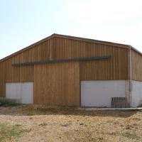 HANGAR BOIS EN KIT POUR EXPLOITATION VACHE 