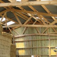 HANGAR POUR STOCKAGE EN BOIS FOURRAGE 