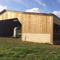 BATIMENT DE STOCKAGE BOX A CHEVAUX EN KIT BOIS 