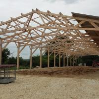 Bâtiment bois en kit en cours de montage